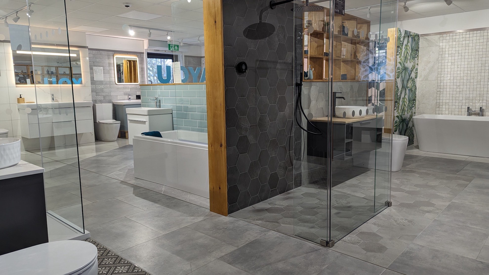 display_images/wide-view-modern-bathrooms.jpg